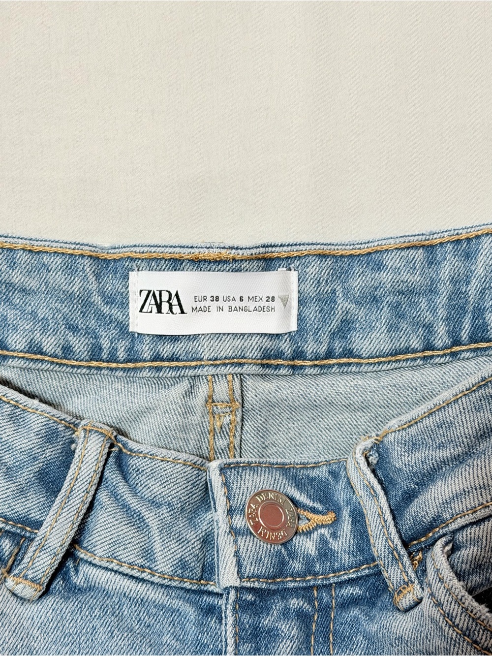 Zara High Rise Light Wash Distressed Frayed Jean Denim Shorts Size 6 | 28 - Picture 2 of 7